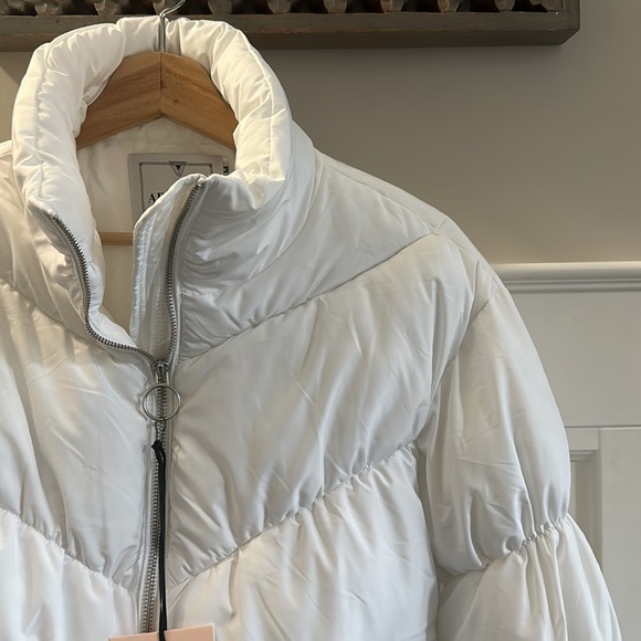 white puffer - Picture 4 of 4